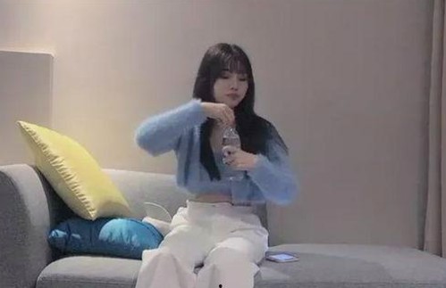 娱乐圈神秘人“小黑”爆料回顾：明星背后的秘密一览