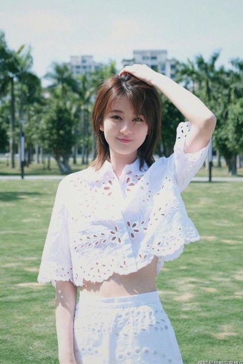 网络红人李晓薇与吃瓜君鸽子：两大娱乐信息传播者的异同与影响