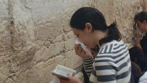 娱乐圈那些“每日吃瓜”的故事：从“吃瓜群众”到“想爸爸”的网络热议