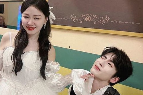 娱乐圈热点全览：明星恋情到网红经济深度解析