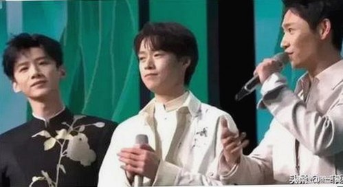 娱乐吃瓜酱的双面生活：深夜熬夜与痛经秘密背后