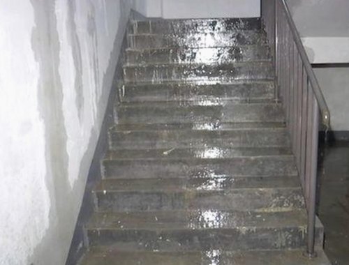 网络爆料震惊社区：母狗淫妻兔兔重金包场舞蹈室引热议