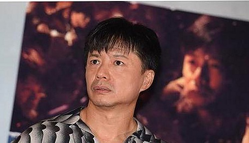 揭秘娱乐圈：从妆容到真相，吃瓜君带你看透明星背后的故事